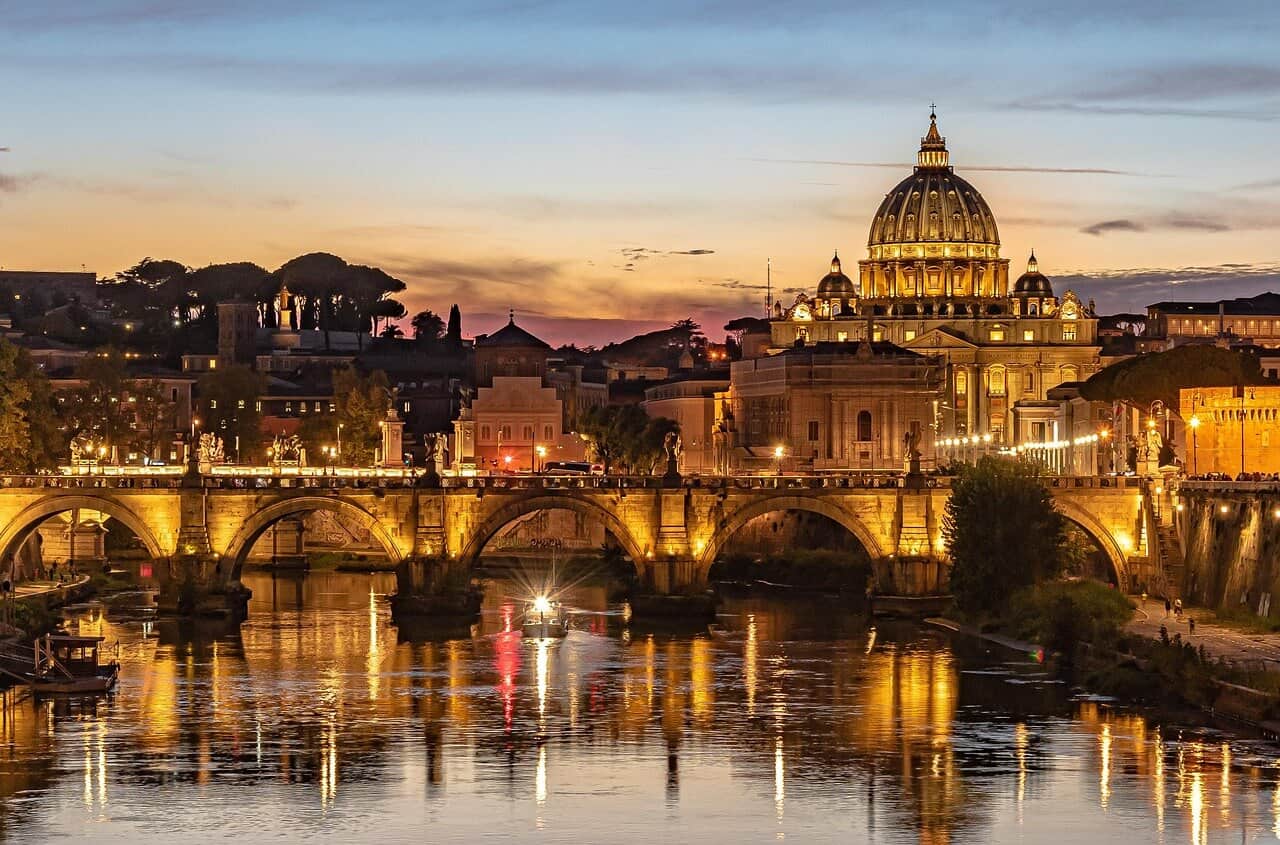 tiber-river-rome Rome skyline at night after we obtained the Digital Nomad Visa for Italy