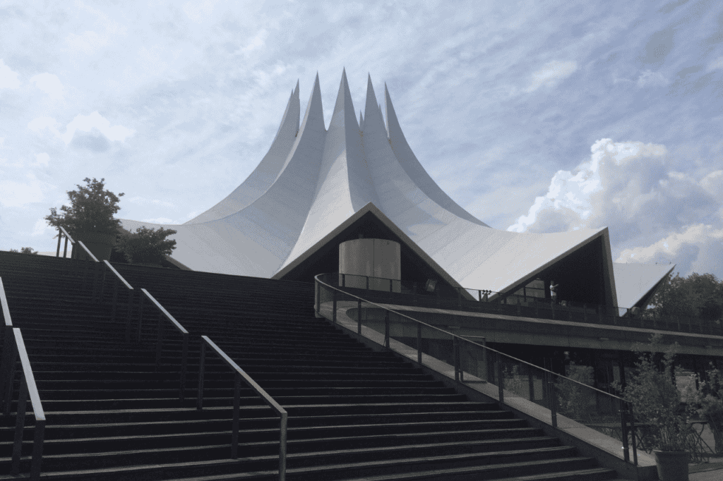 outside pointy structure of the liquid room spa in berlin