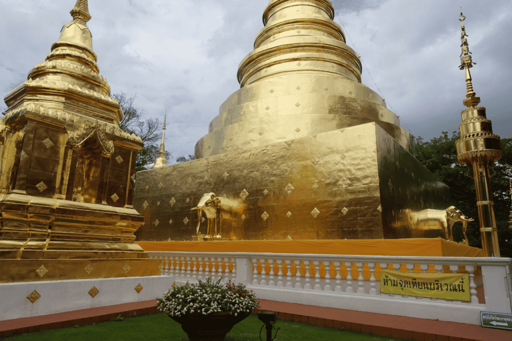 gold temples of wat phra singh