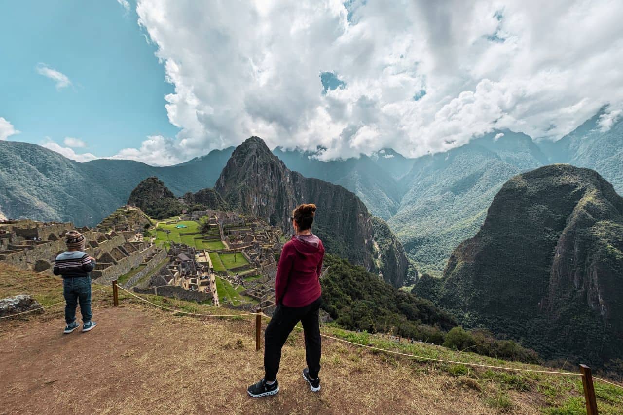 woman overlooking maachu picchu