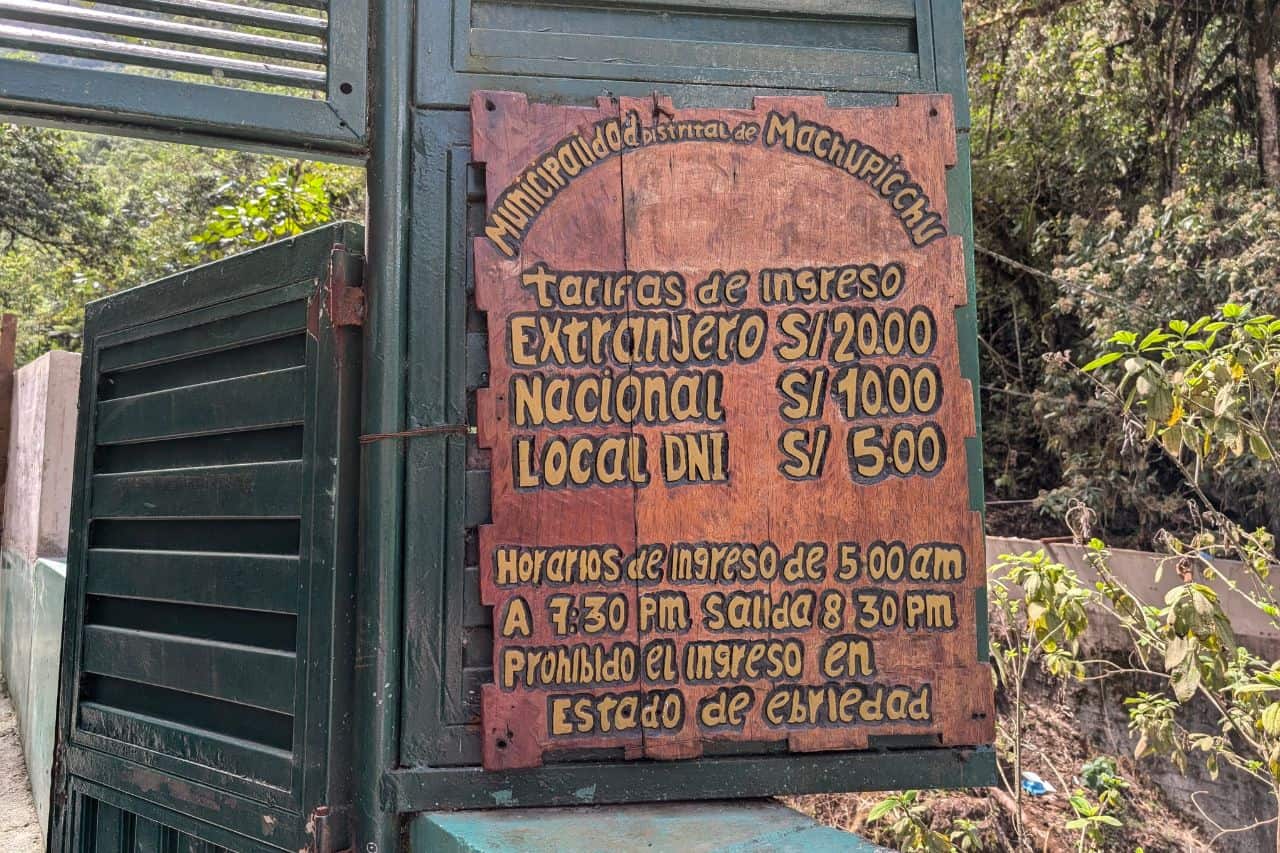 The sign outside the Termas Aguas Calientes hot springs in Peru