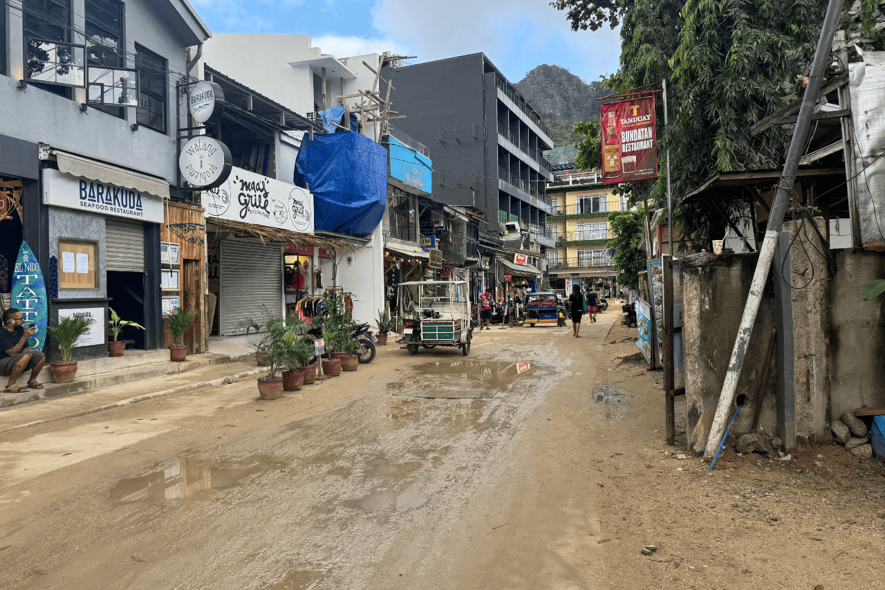 Muddy road in El Nido downtown on the way to the boat tours