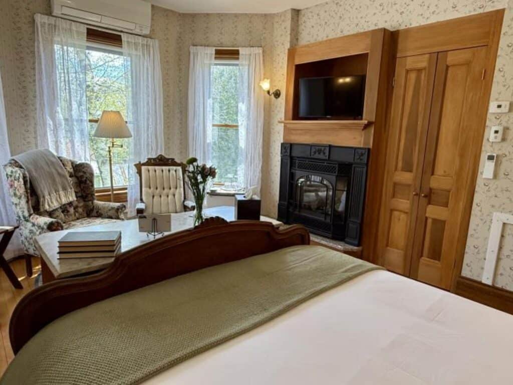 Guest room with fireplace at Governor’s Inn in Ludlow Vermont